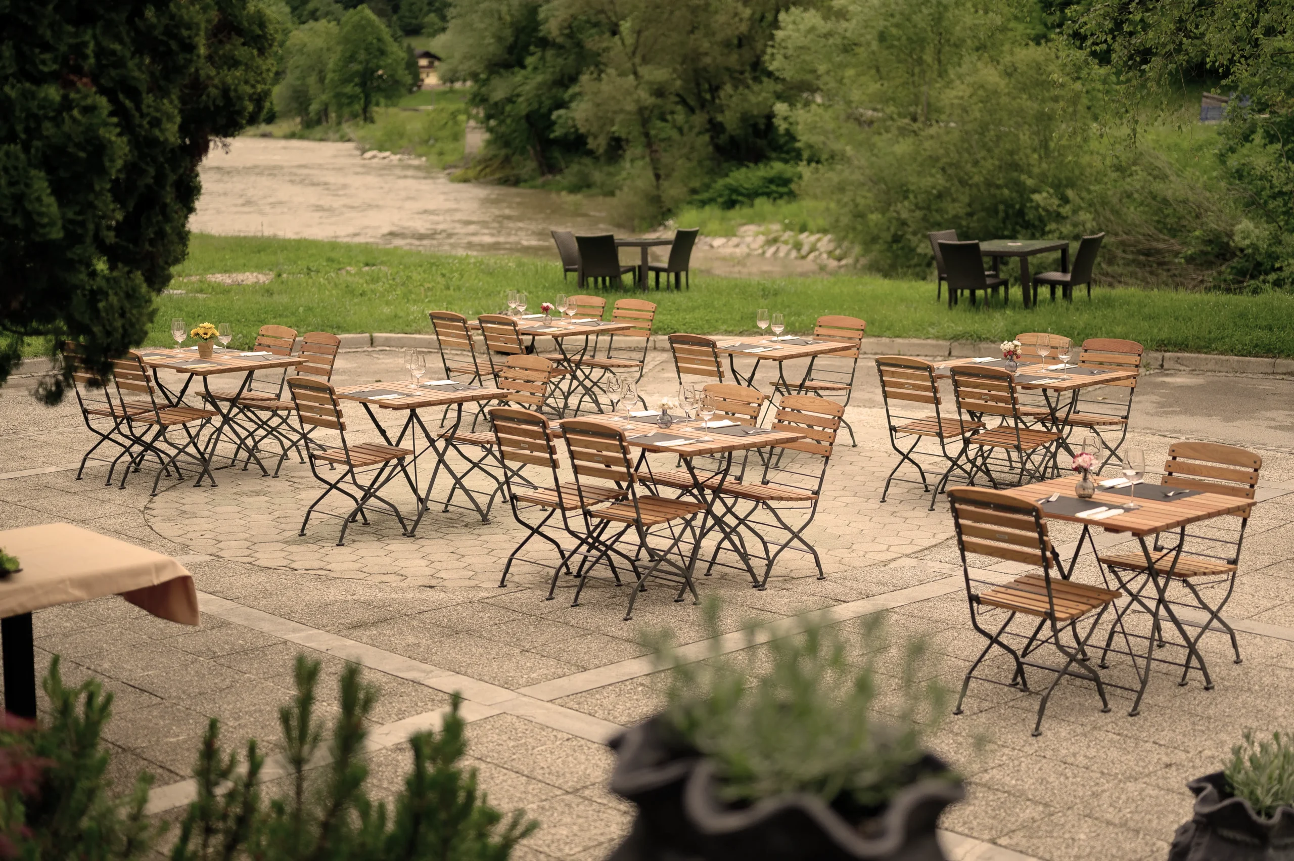 Grad ob sotočju, Zasebne zabave